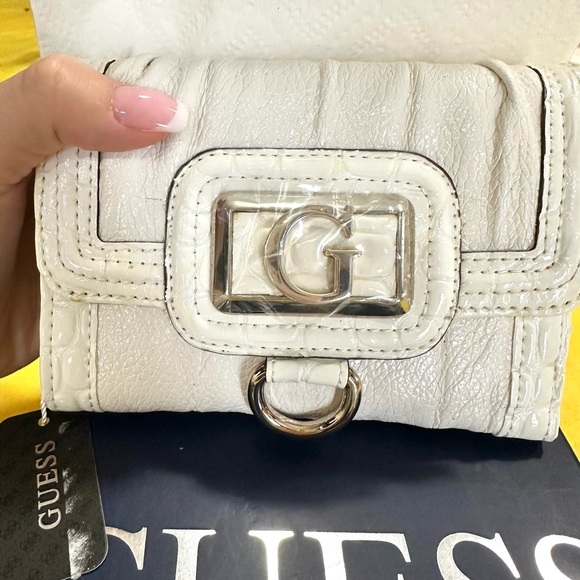 GUESS White Textured Wallet with Silver Accents - Picture 1 of 1